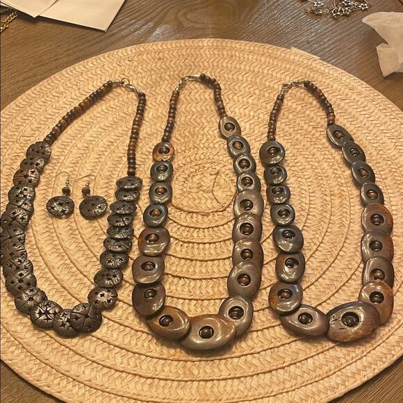 Earthy Coconut and Metallic Silver Necklace set - Picture 1 of 9